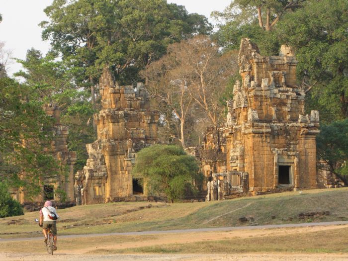 En bicicleta por el reino de los Khmers - Especial fin de año
